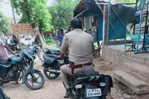  कप्तान साहब खुला रिवाल्वर लेकर आम जनमानस में दहशत फैलाते पुलिस कर्मचारी